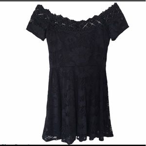 NWT Lilian Off The Shoulder Black Lace Dress - Size 1X